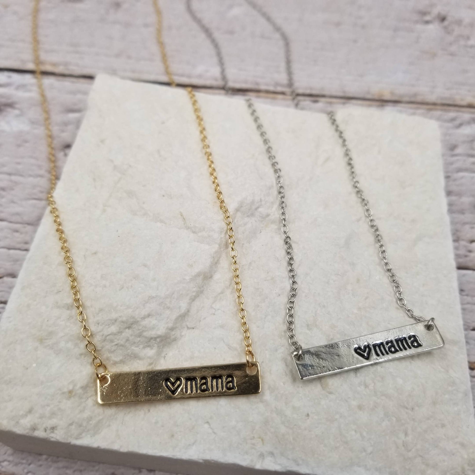 Mama Necklace Gold