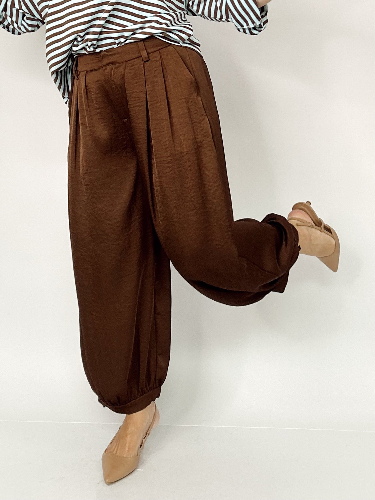 Della Satin Shirring Baggy Dress Pants Brown