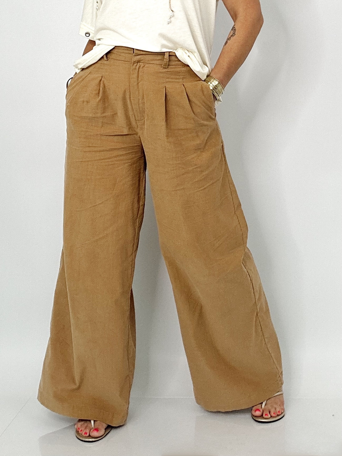 Ellie Pleated Wide Leg Couduroy Pants
