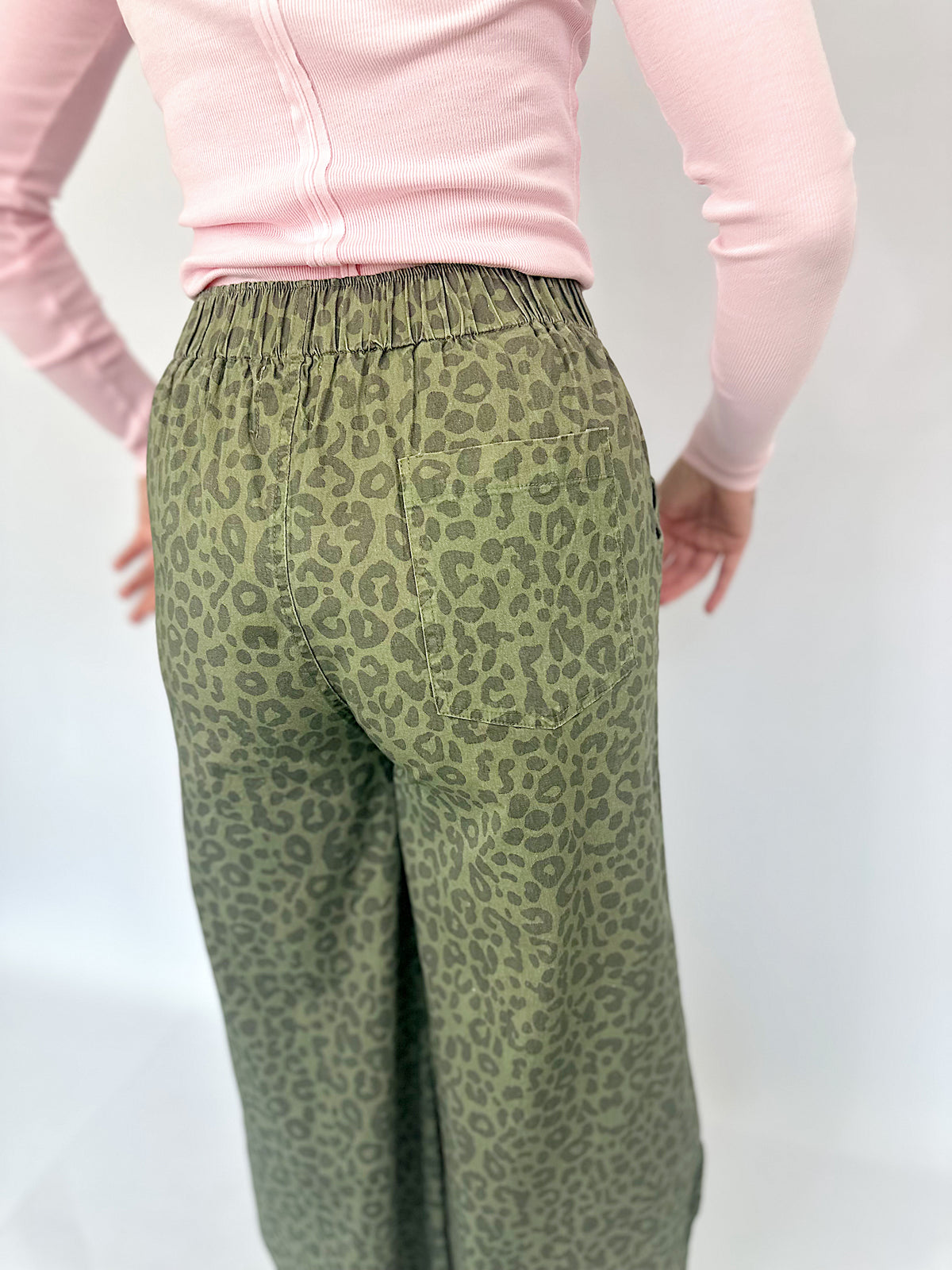 Nyla Tulip Washed Jeans Olive Leopard
