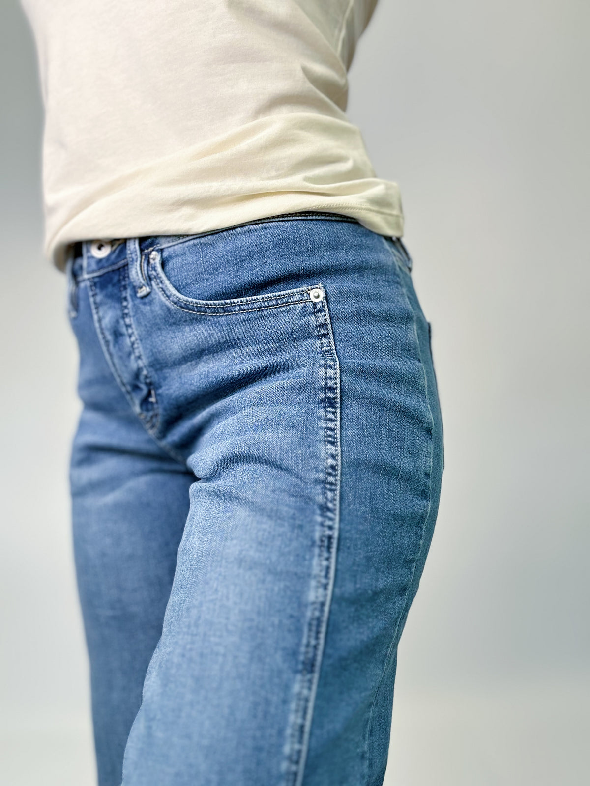 Ella Mid Rise Straight Crop Loose Fit Jeans