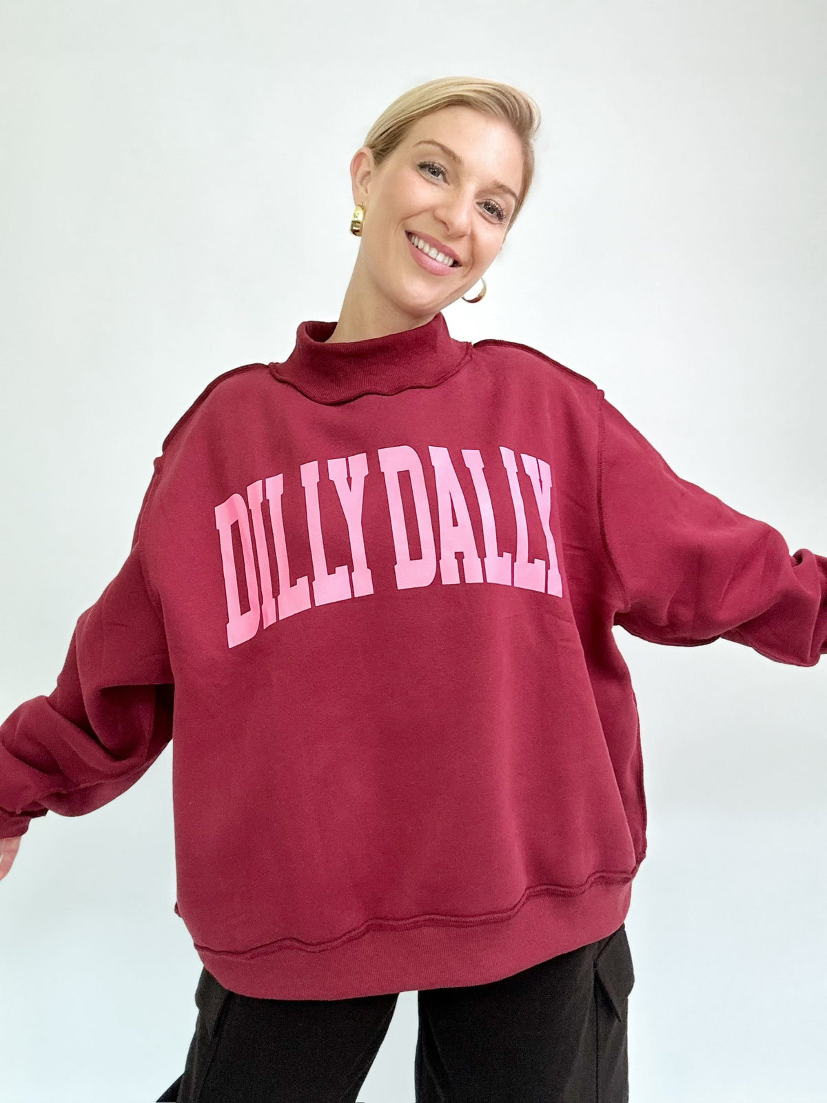 Dilly Dally Mockneck Sweatshirt Burgundy