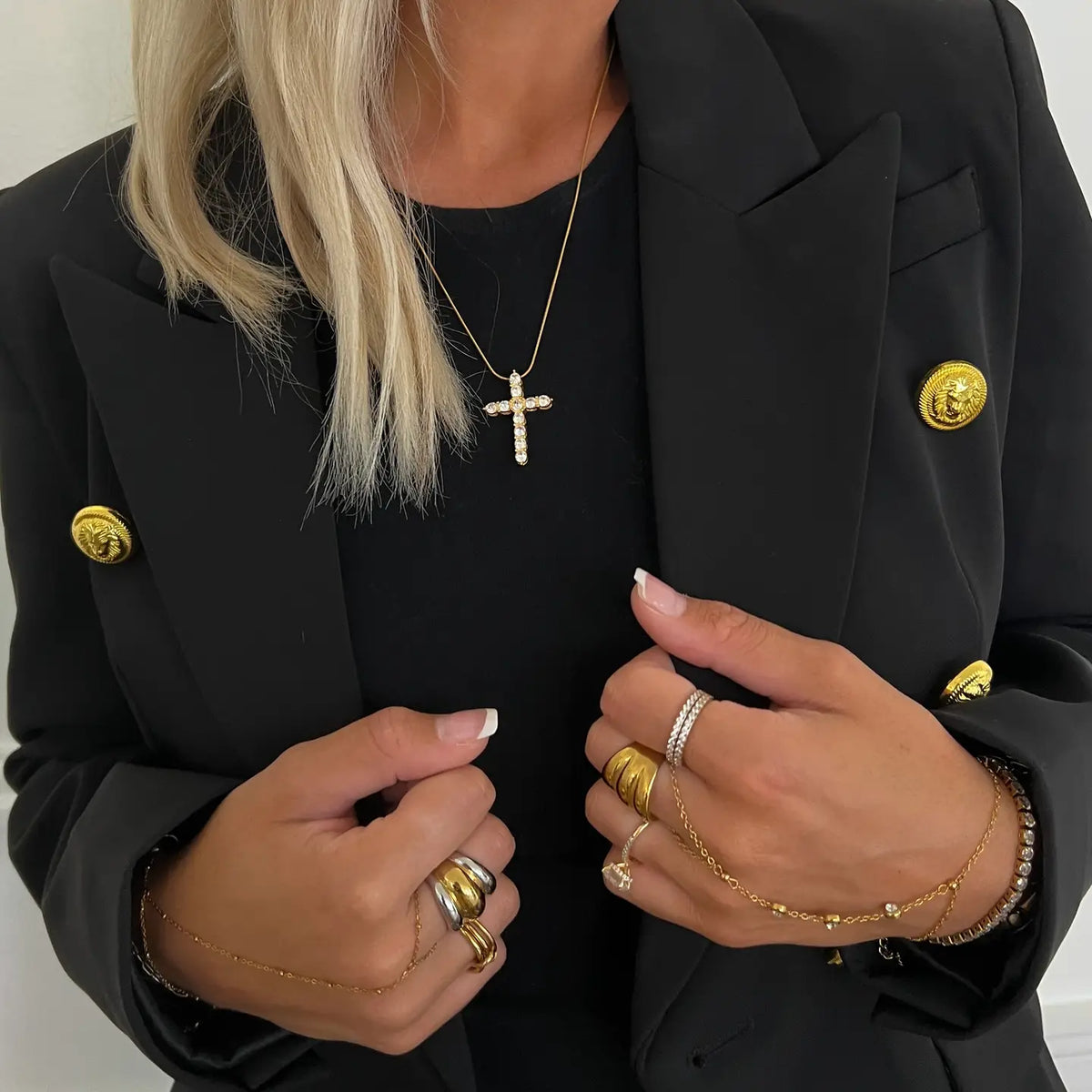 CHANSUTT XL Diamond Cross Necklace