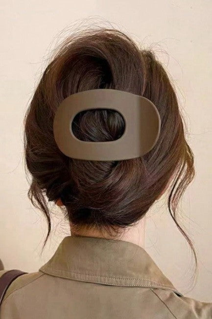 Jumbo Lay Flat Oval Hair Claw 40H982