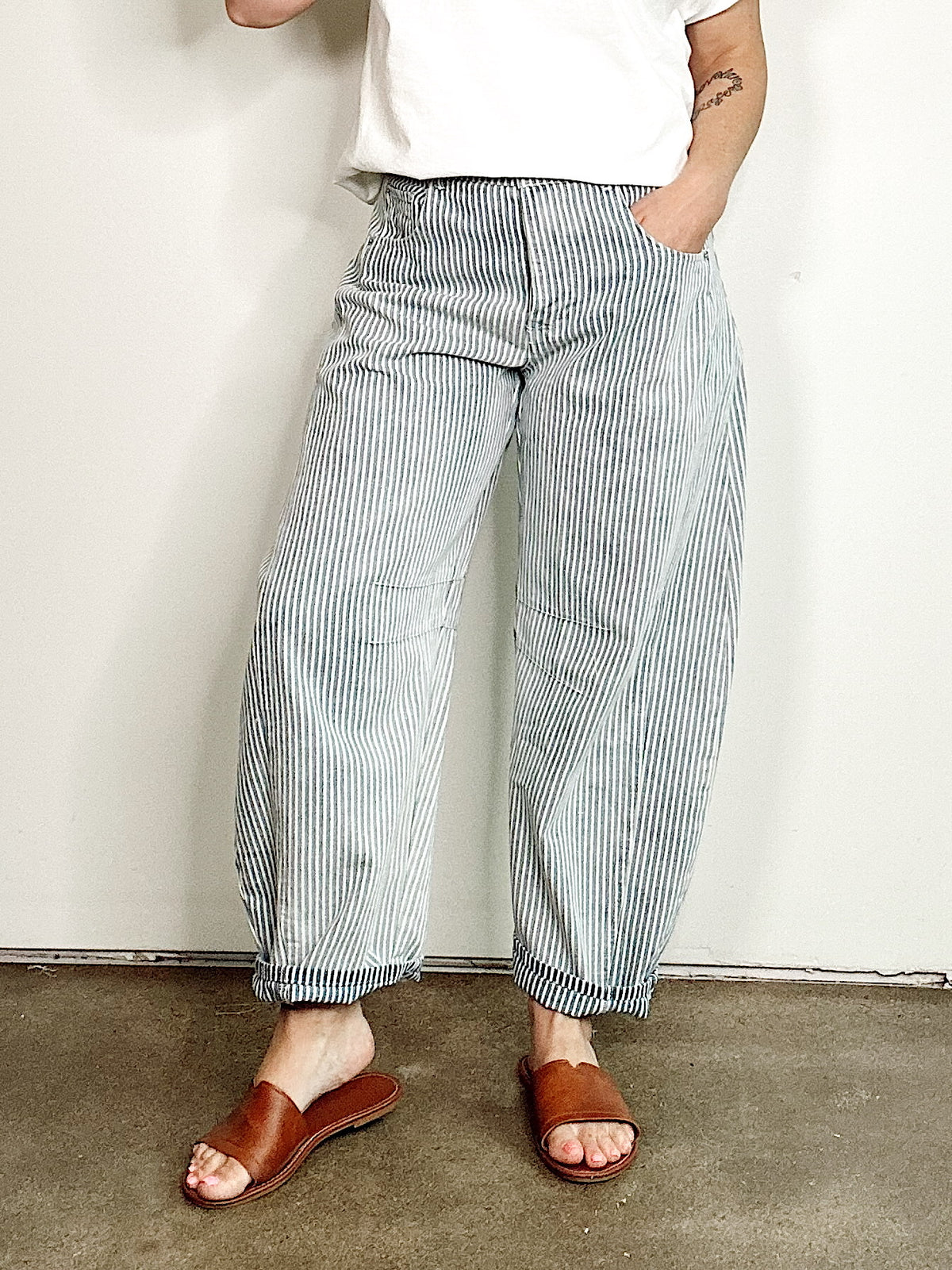 Holis Railroad Striped Barrel Jeans