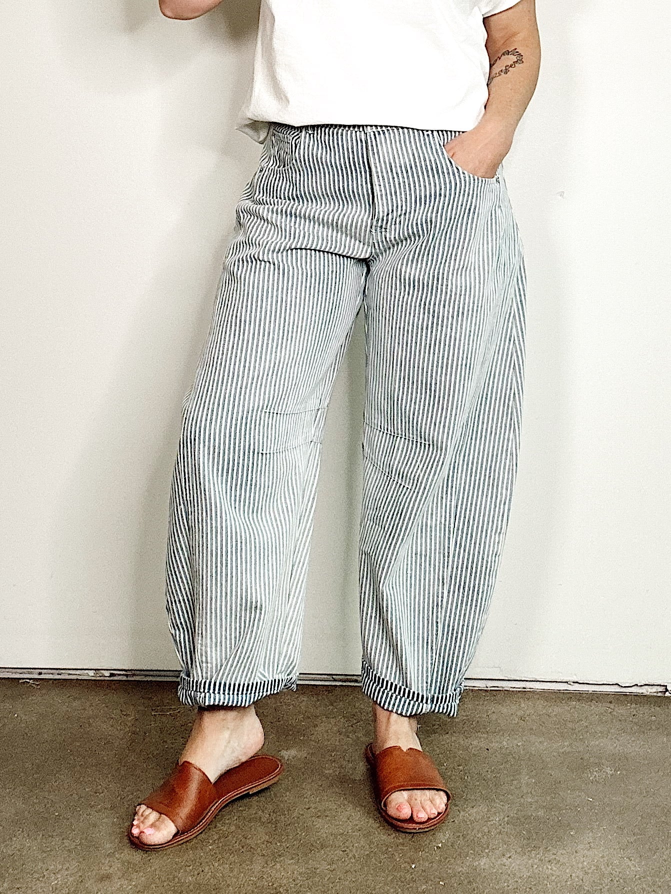 Holis Railroad Striped Barrel Jeans