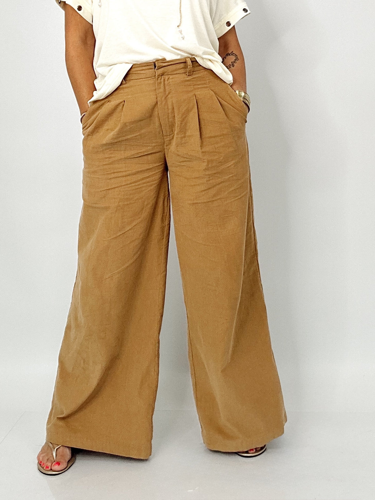 Ellie Pleated Wide Leg Couduroy Pants