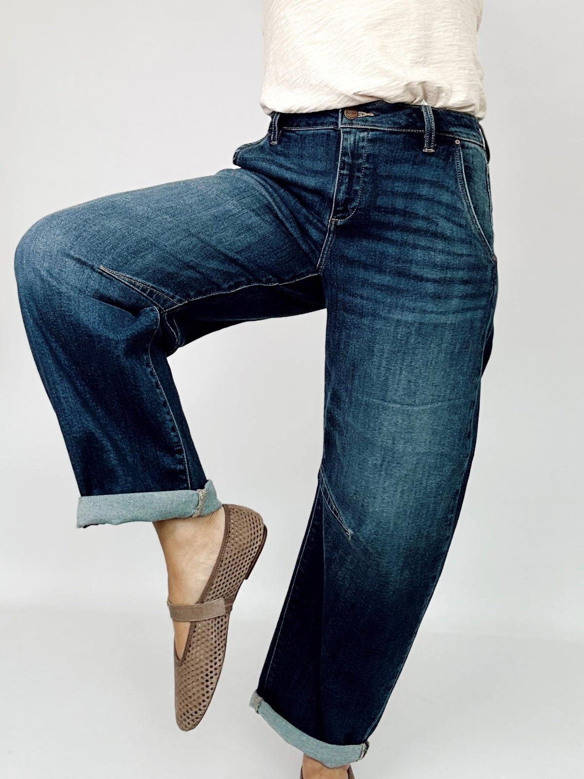 Suzy Crop Barrel Cuffed Jeans