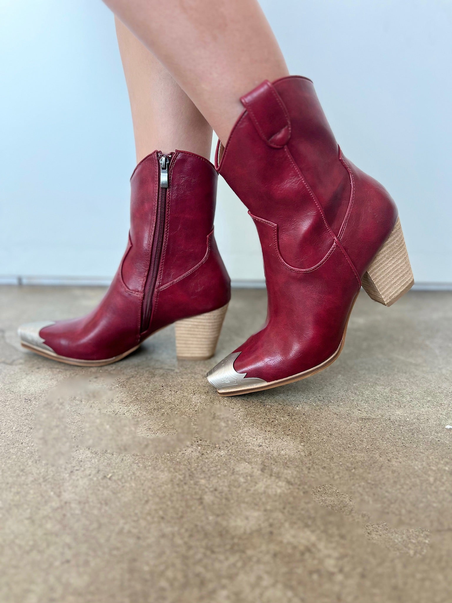 Dakota Western Metal Cap Ankle Boot