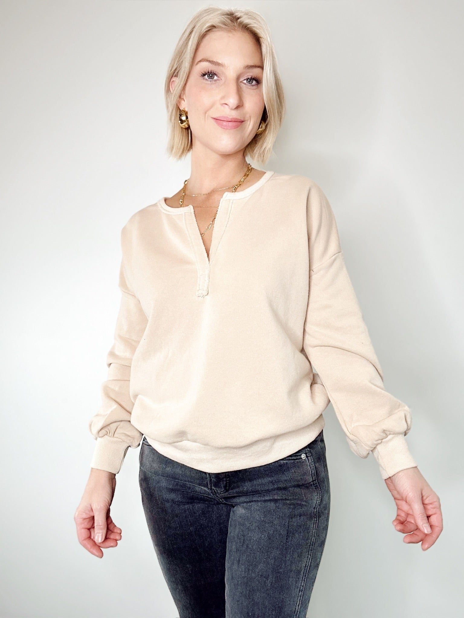 Dianna V-neck Pullover Top