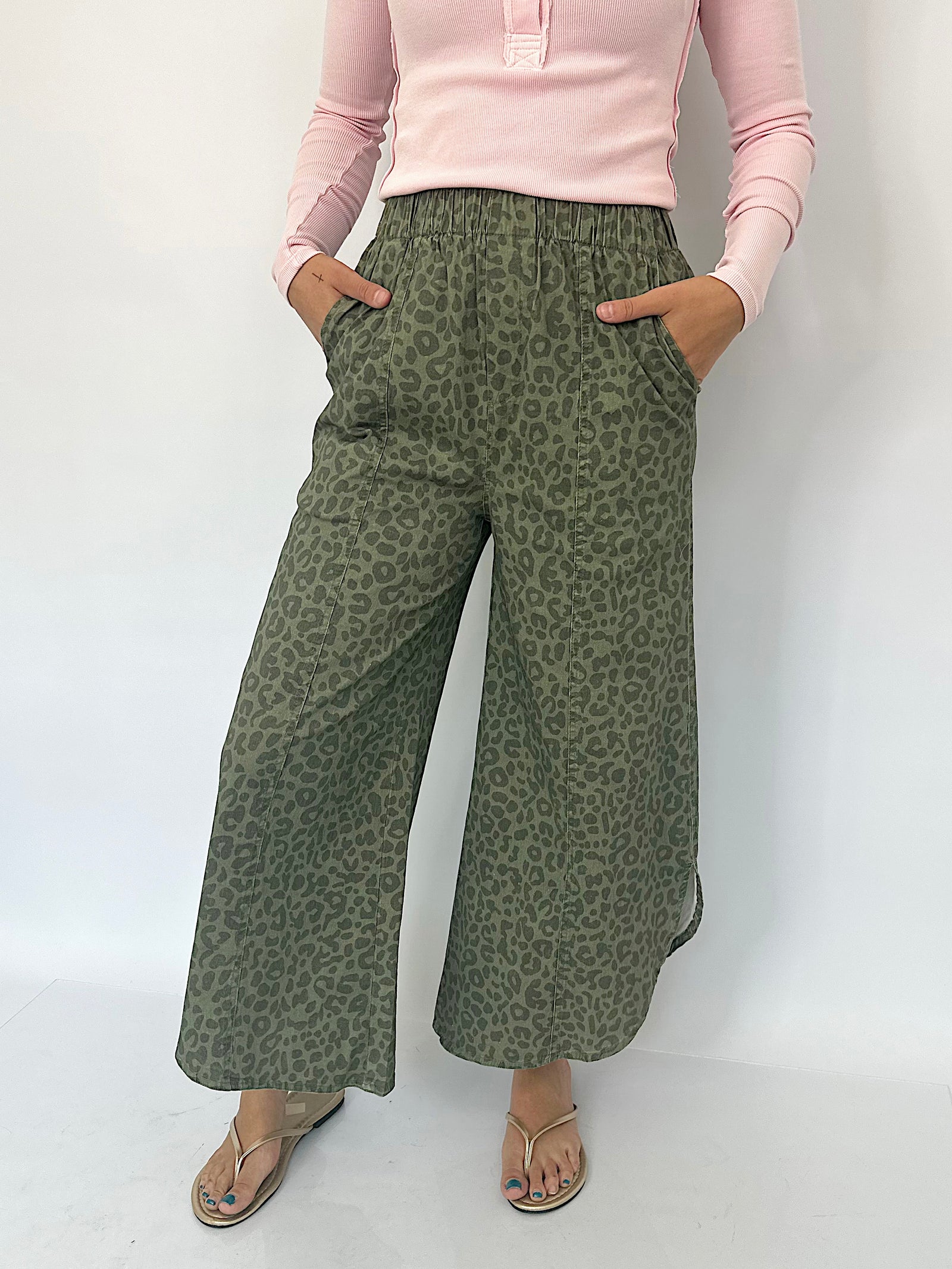 Nyla Tulip Washed Jeans Olive Leopard