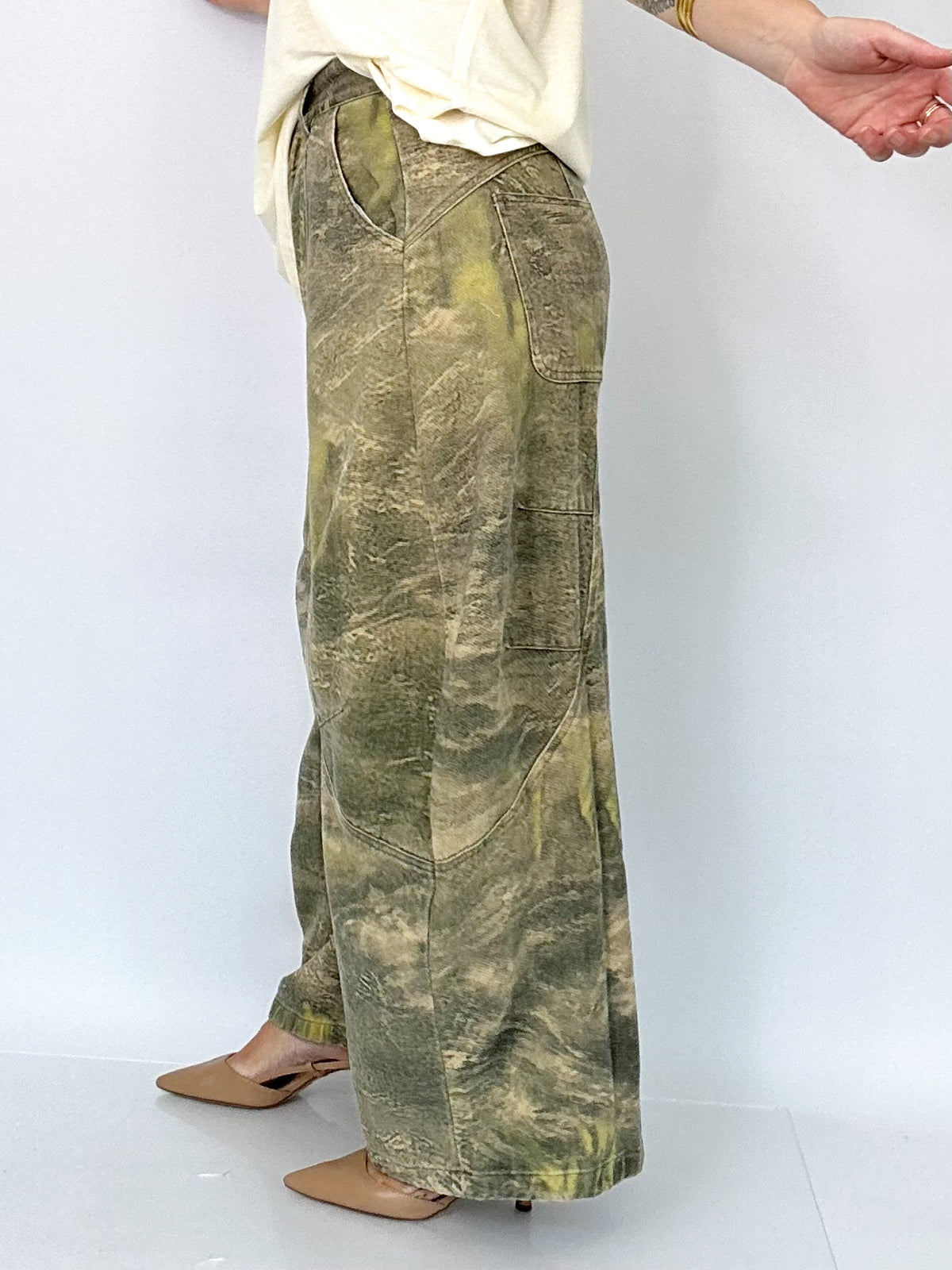 Joey Camo Print Barrel Leg Carpenter Jeans