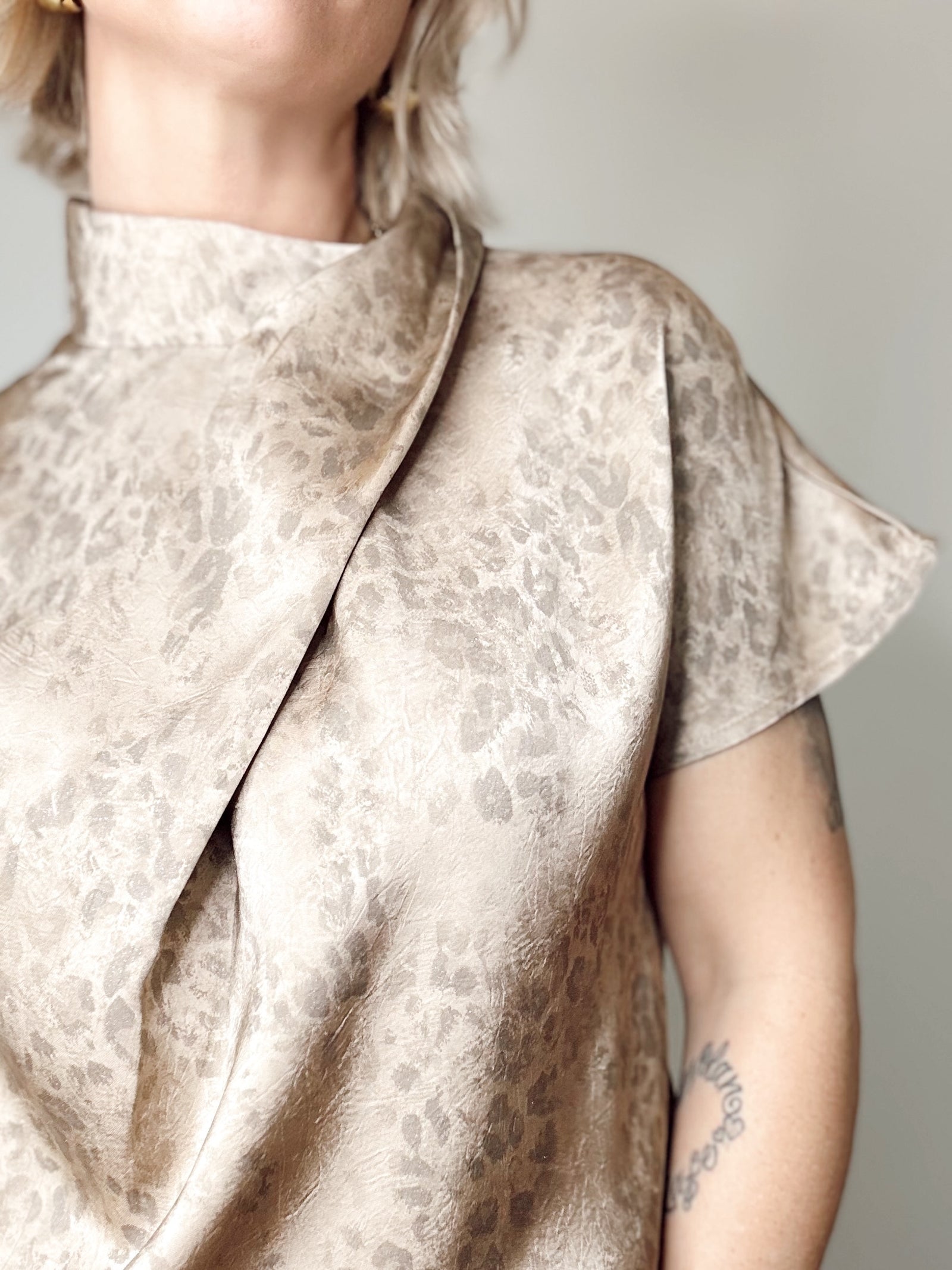 Natalie Madarin Collar Top