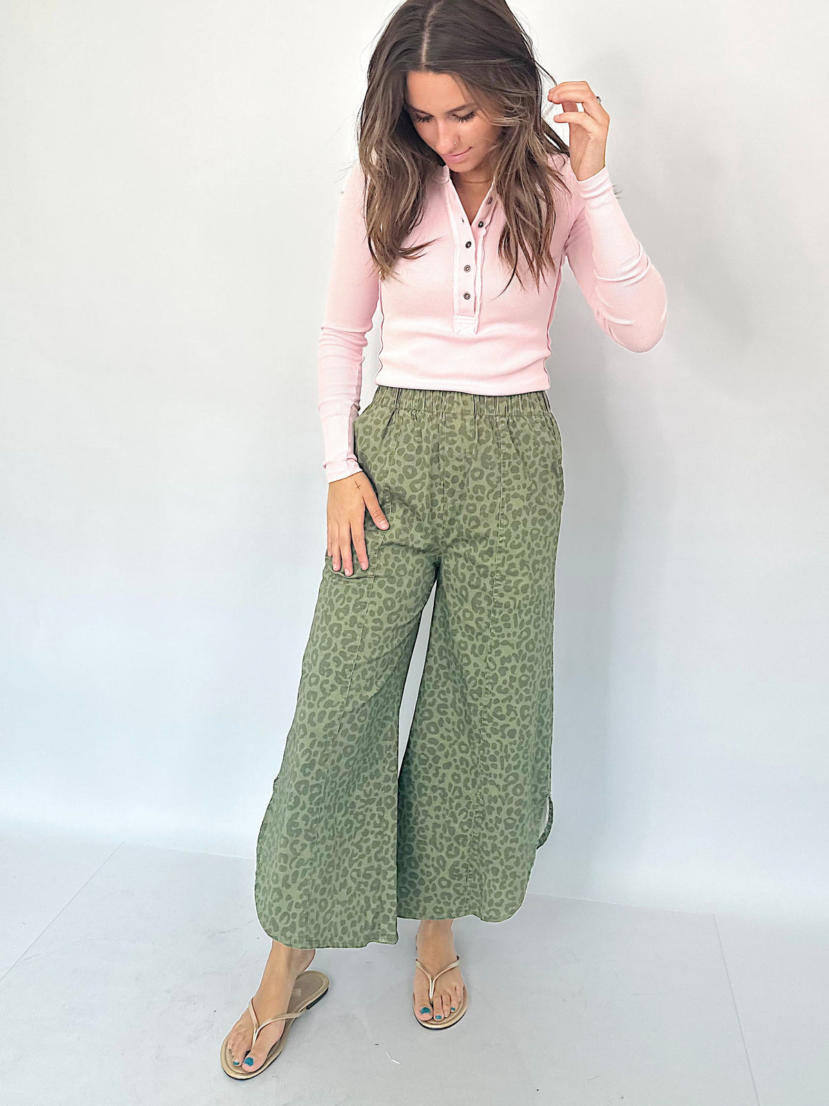 Nyla Tulip Washed Jeans Olive Leopard