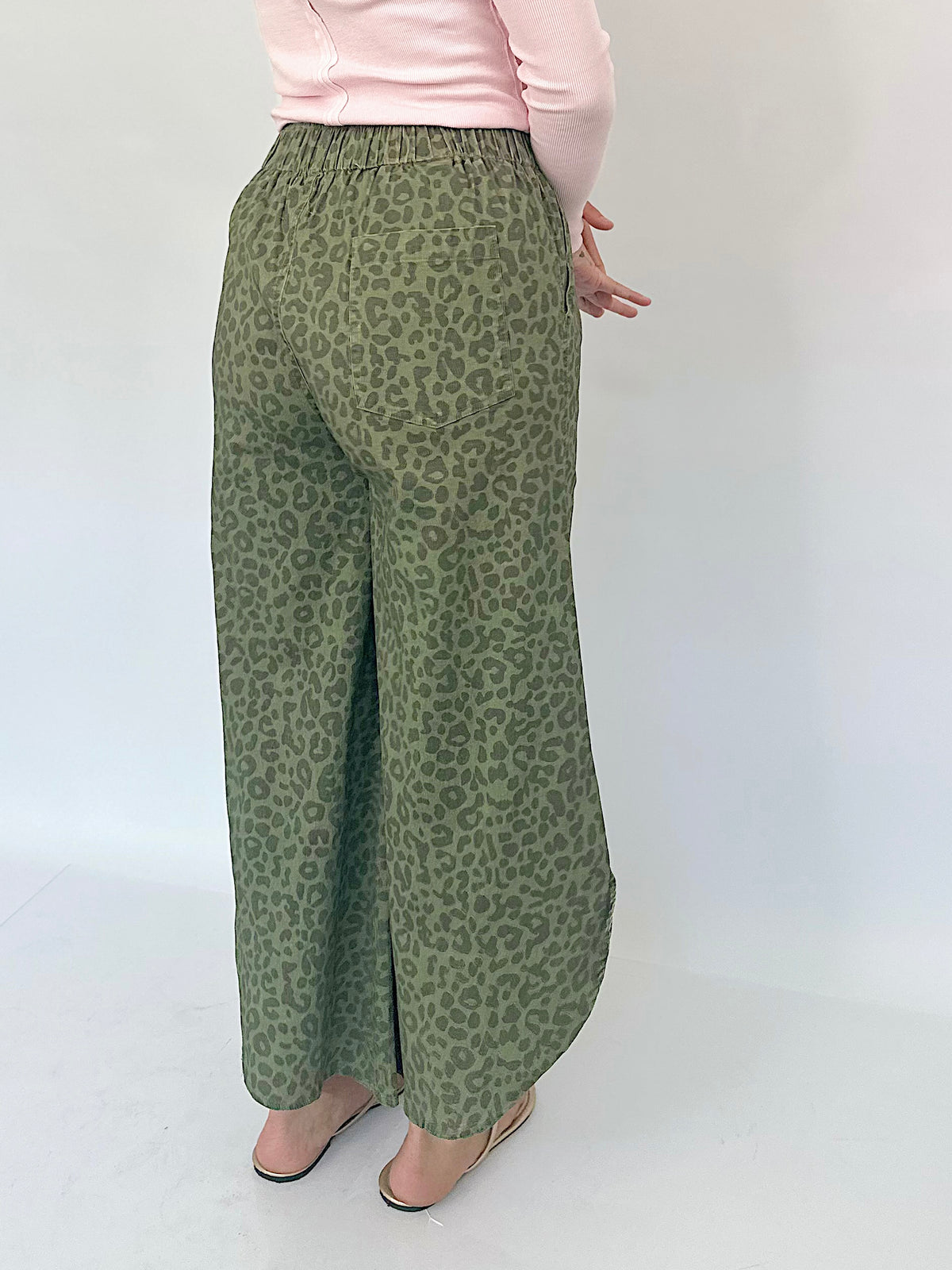 Nyla Tulip Washed Jeans Olive Leopard