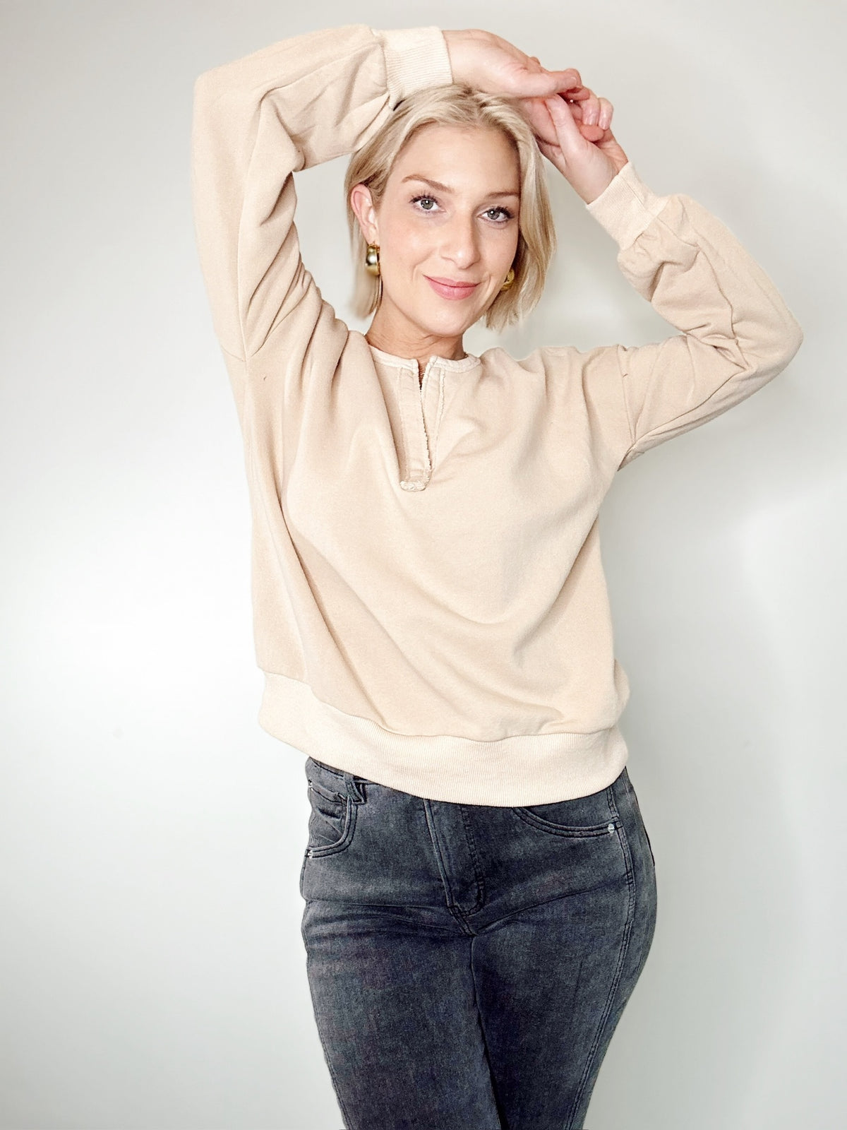 Dianna V-neck Pullover Top