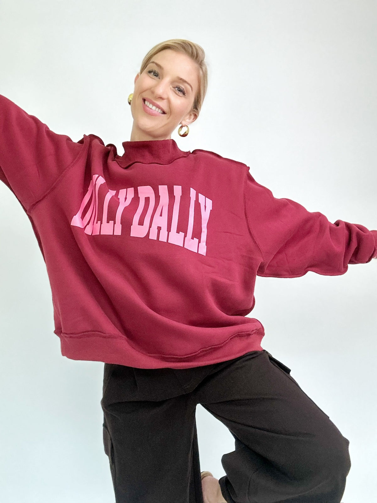 Dilly Dally Mockneck Sweatshirt Burgundy