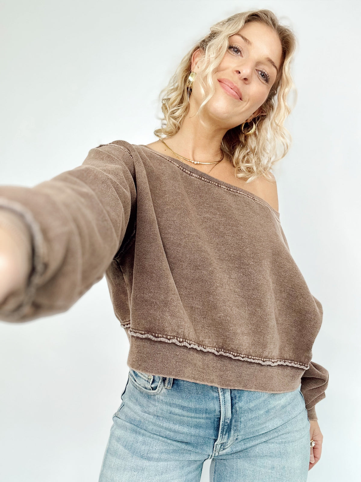 Norah Off The Shoulder Sweatshirt Dark Brown