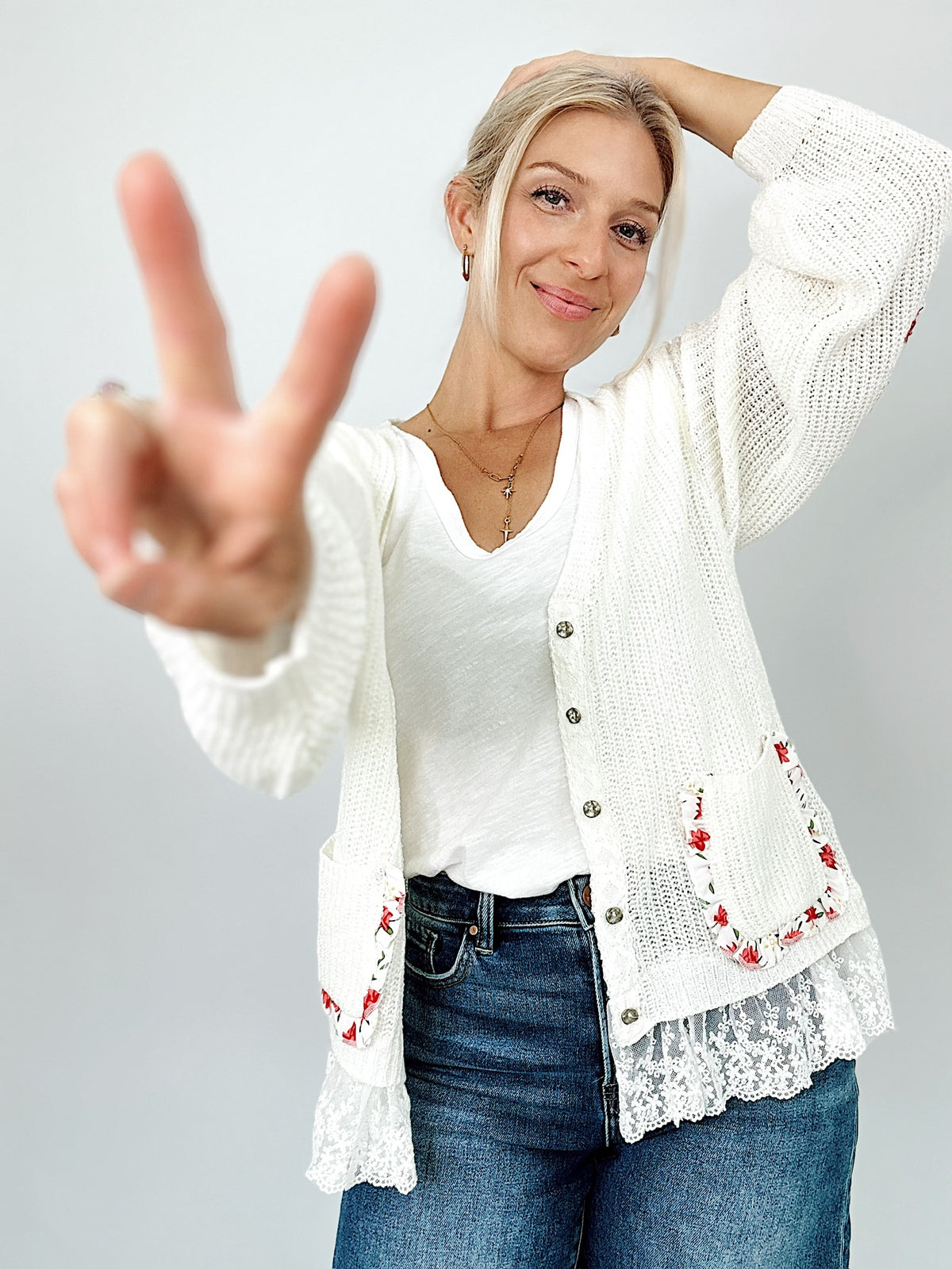 Donna Floral Ruffle Sweater Cardigan Ivory