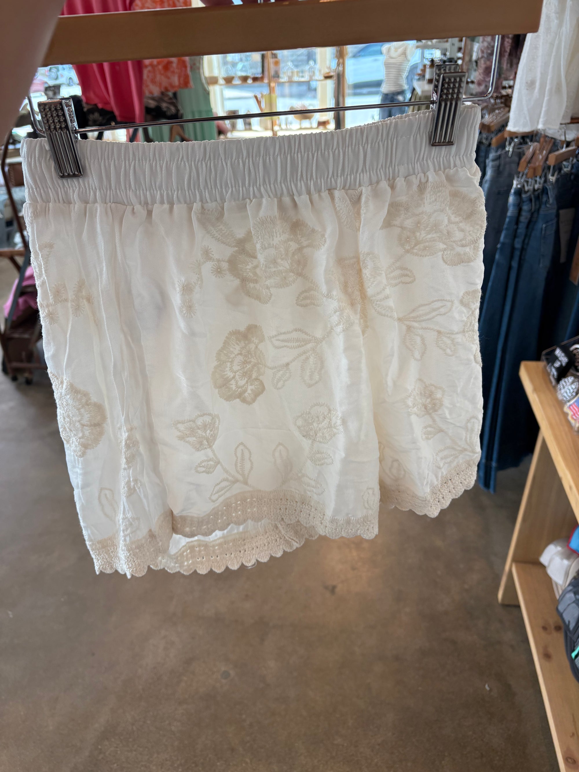Taylor Embroidered Flower Shorts