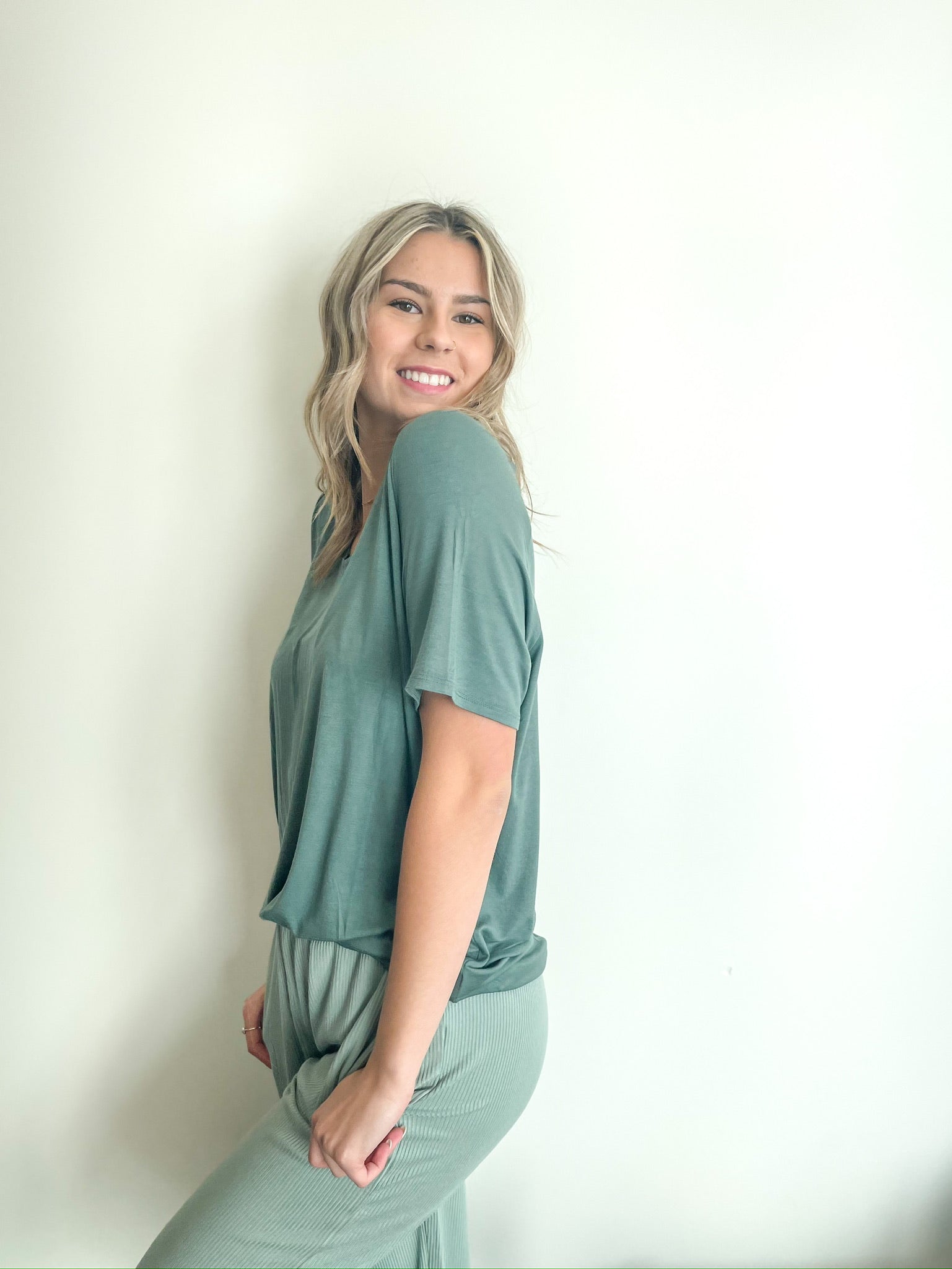 Donna Basic V-Neck Top, Gray Green