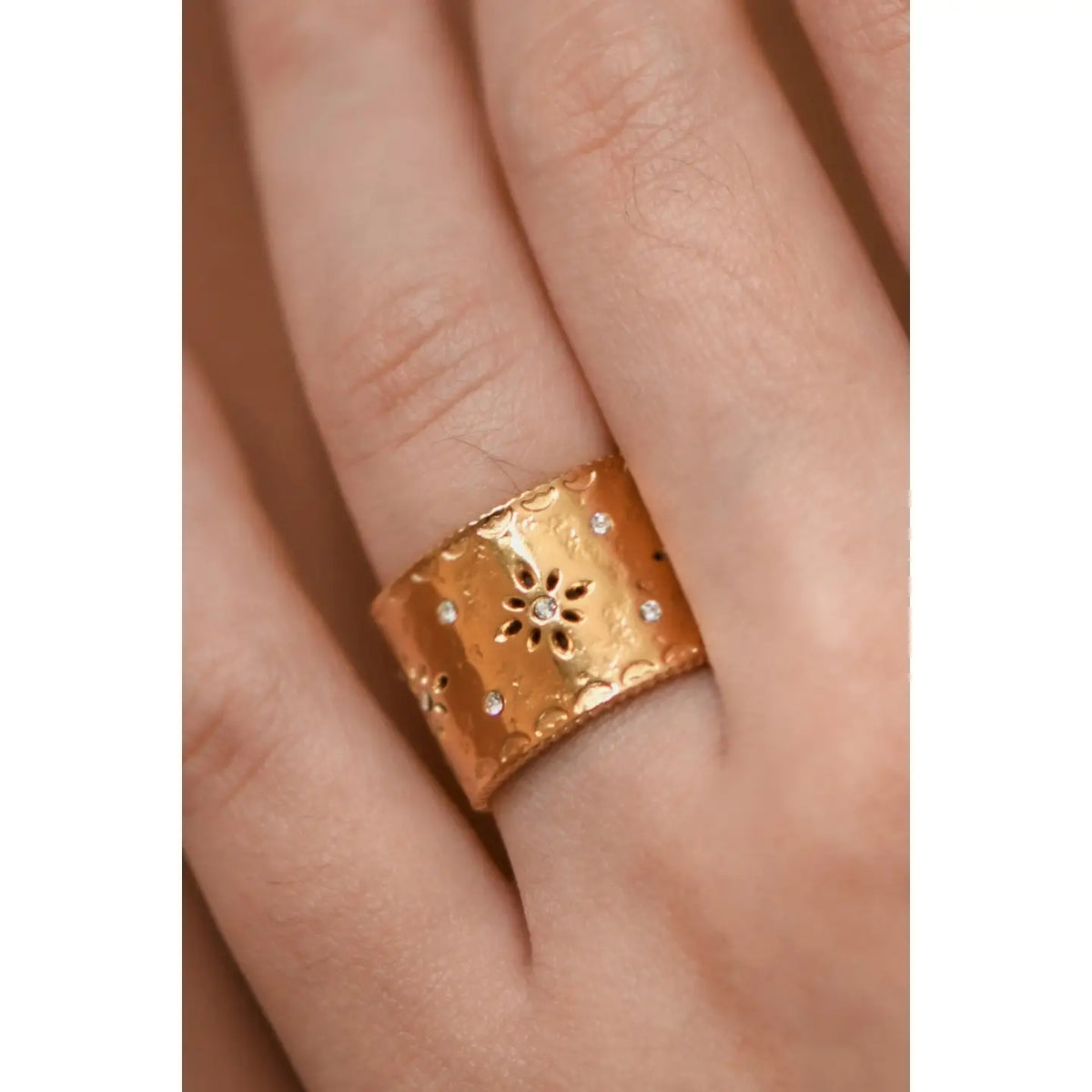 Wide Band Cutout Ring